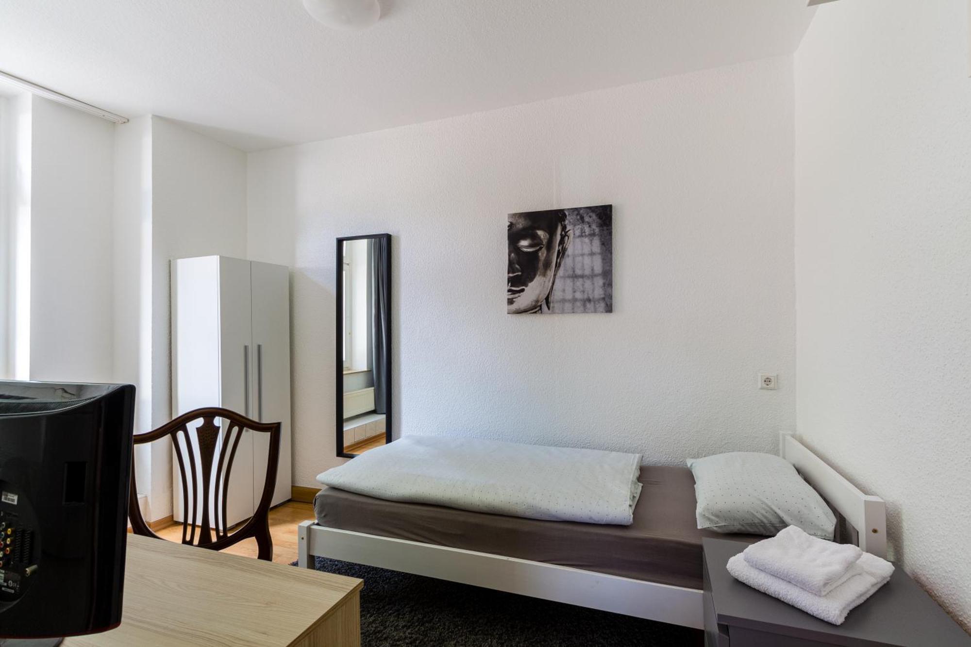 Voyage Hotel *